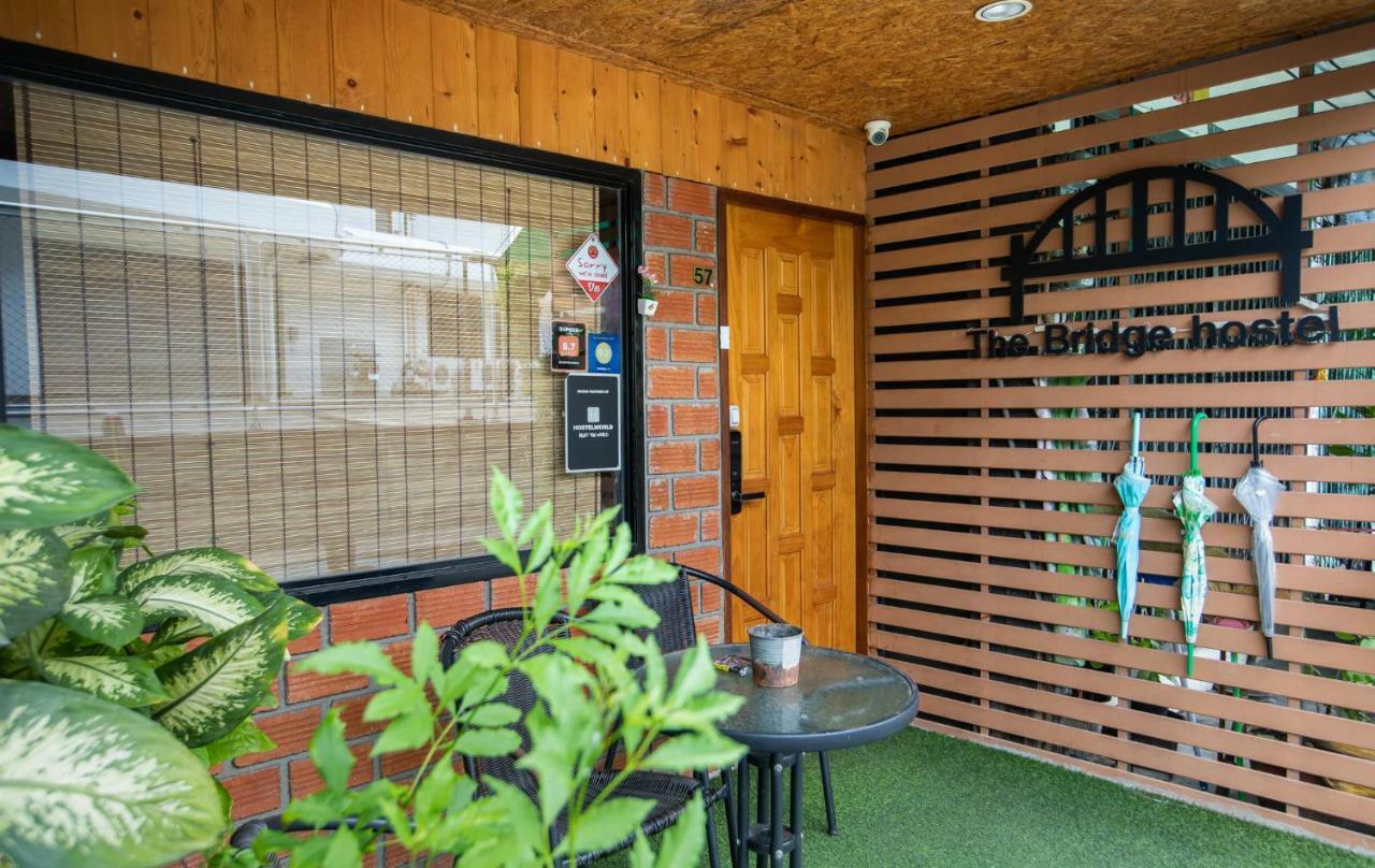 The Bridge Hostel バンコク都 エクステリア 写真