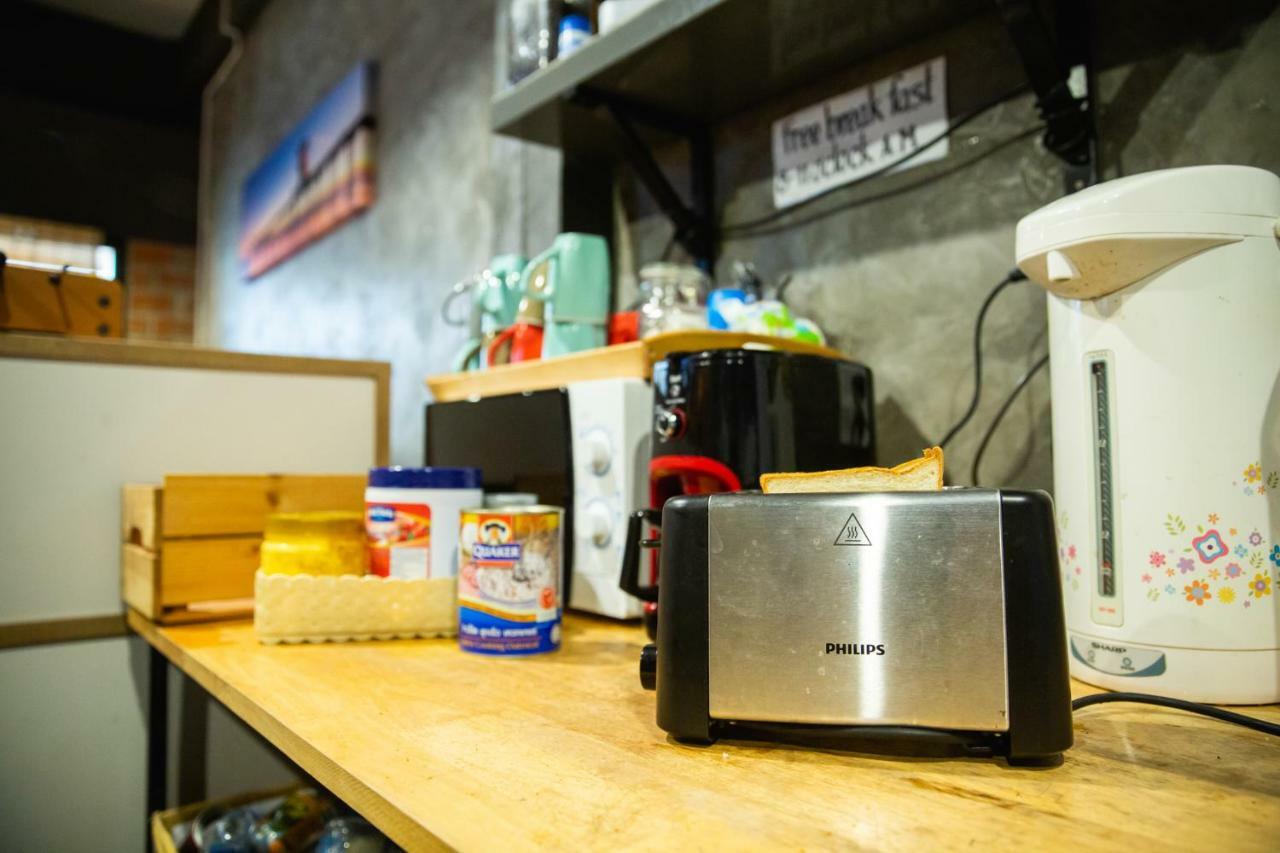 The Bridge Hostel バンコク都 エクステリア 写真