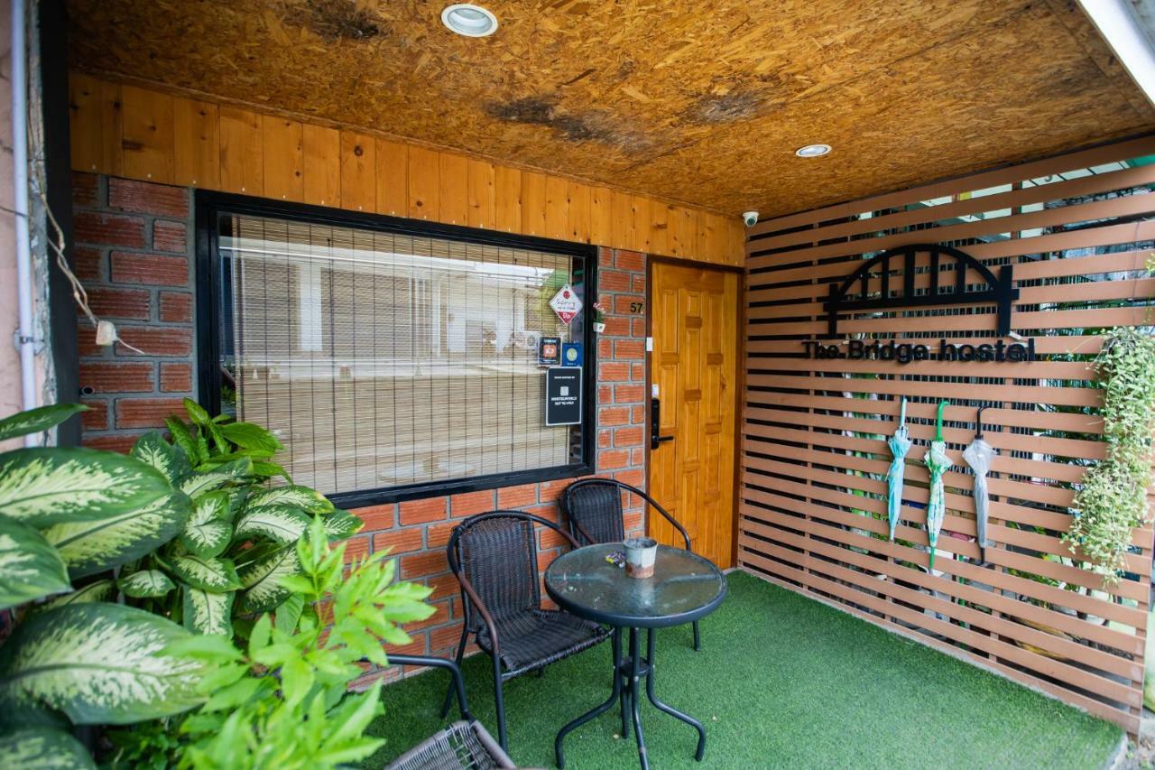 The Bridge Hostel バンコク都 エクステリア 写真